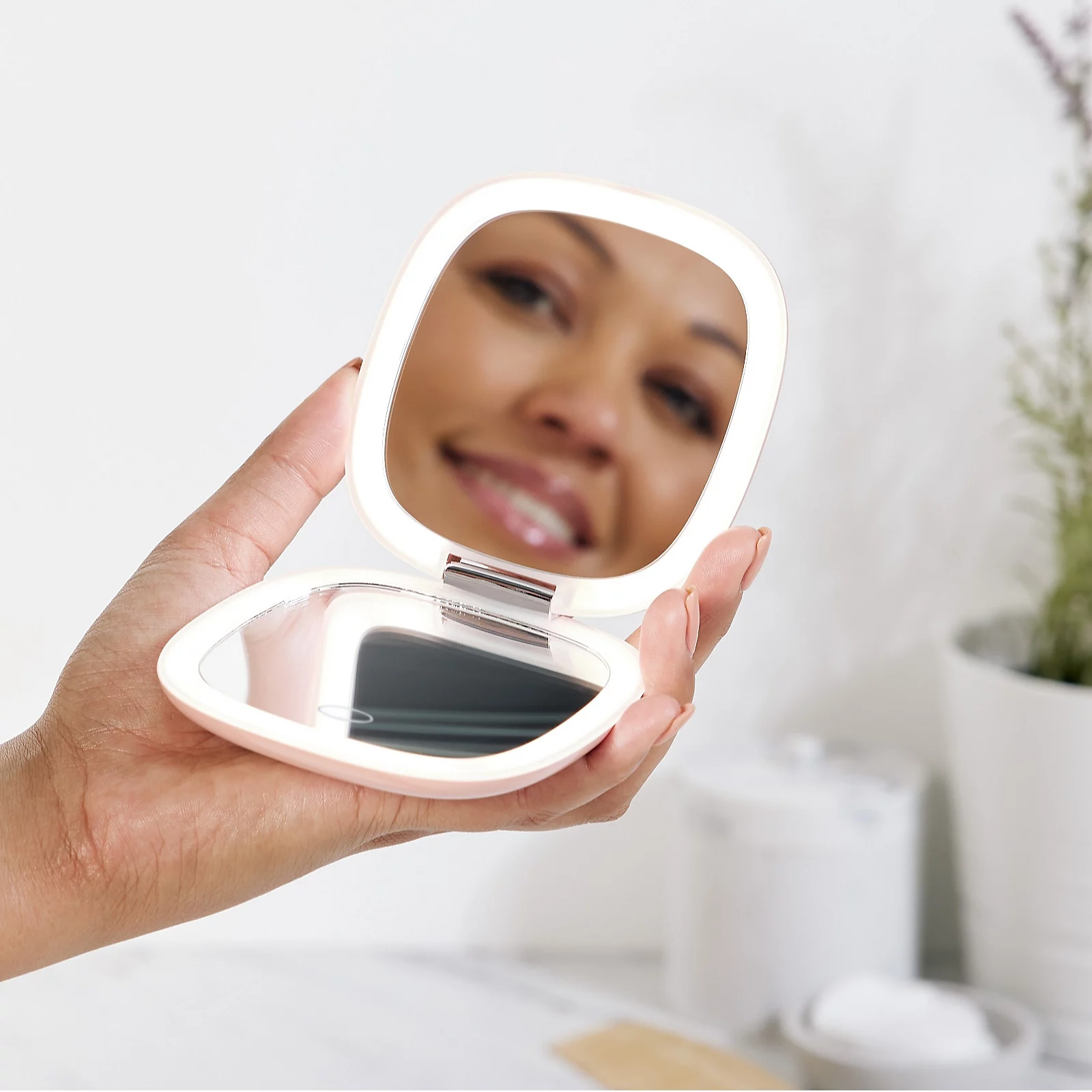 Simply Beauty 7x Magnification Rechargeable Compact Mirror with Dimmable LED 6 Simply Beauty 7x Magnification Rechargeable Compact Mirror with Dimmable LED