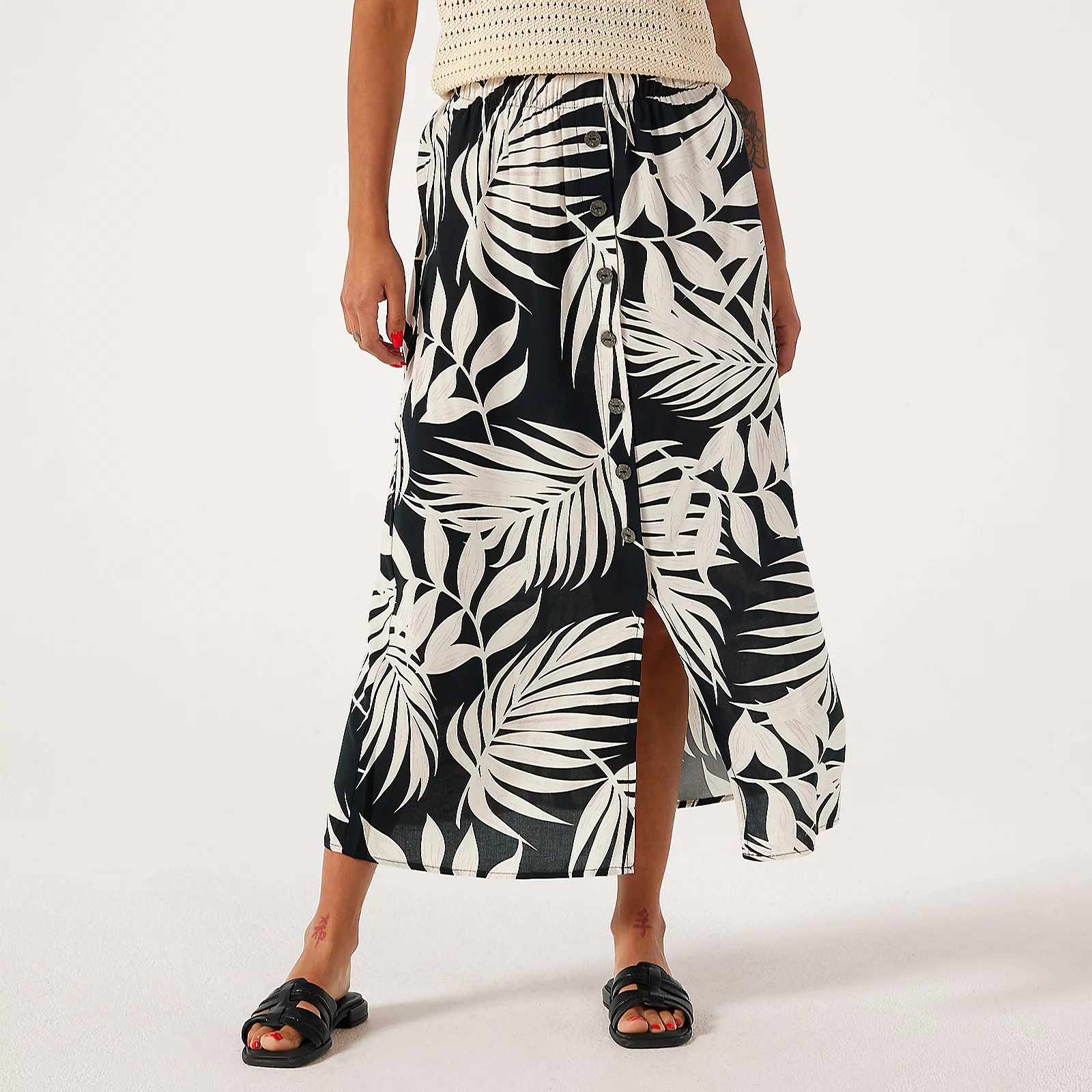 Only Nova Button Detail Skirt 3 Only Nova Button Detail Skirt