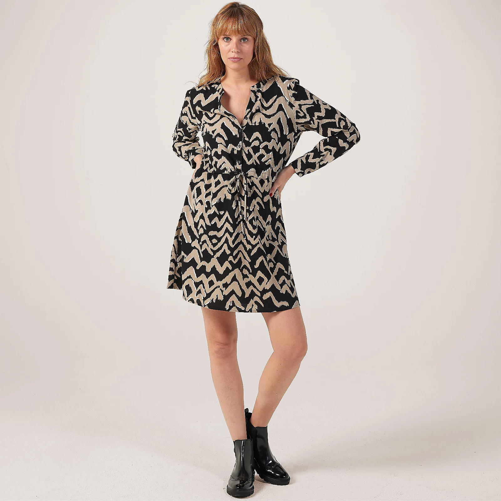 JDY Piper Short V-Neck Printed Dress 3 JDY Piper Short V-Neck Printed Dress