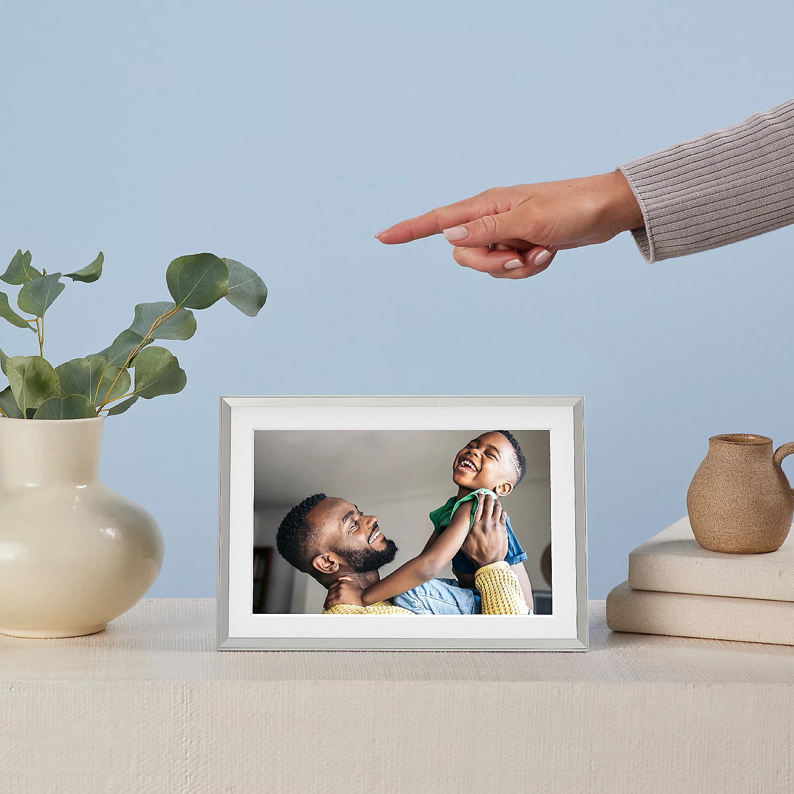 Carver Mat by Aura 10.1" WiFi Digital Photo Frame 4 Carver Mat by Aura 10.1" WiFi Digital Photo Frame