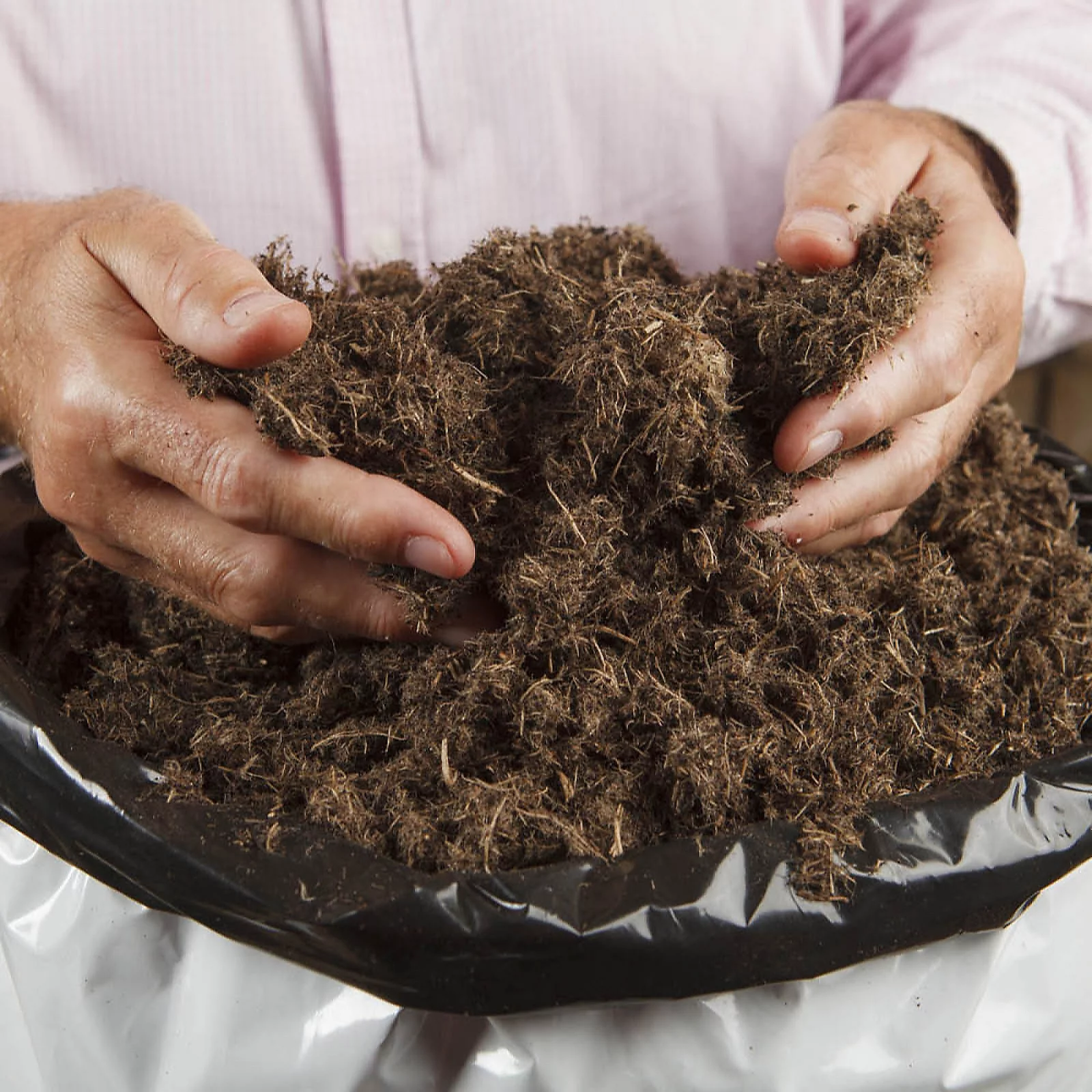 YouGarden 90L Premium Professional Compost & 100g Fertiliser
