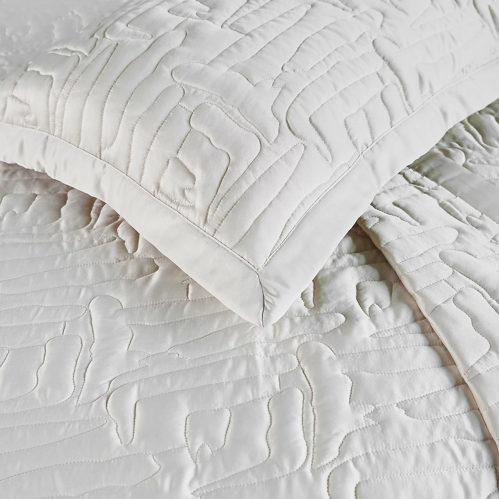 K by Kelly Hoppen Abstract Geo Bedspread and Set of 2 Shams