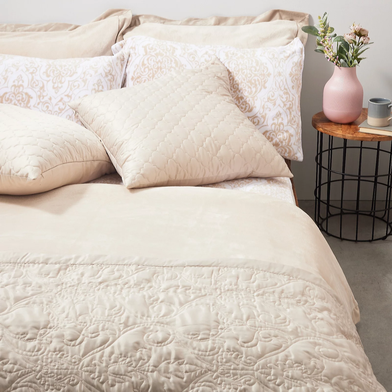 Cozee Home Satin and Velvet Damask Stitch Lightweight Filled Bedspread